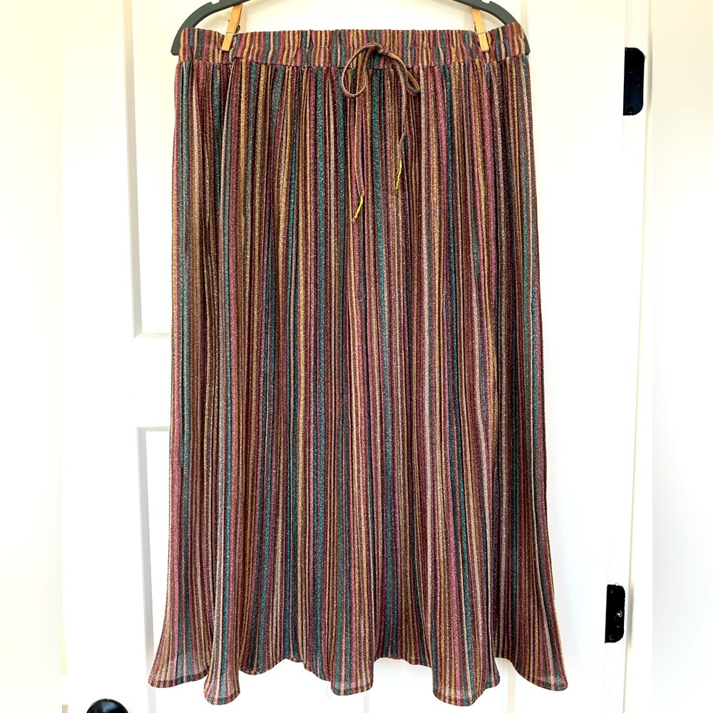 Boutique Skirt. Size X. Sparkly fabric.